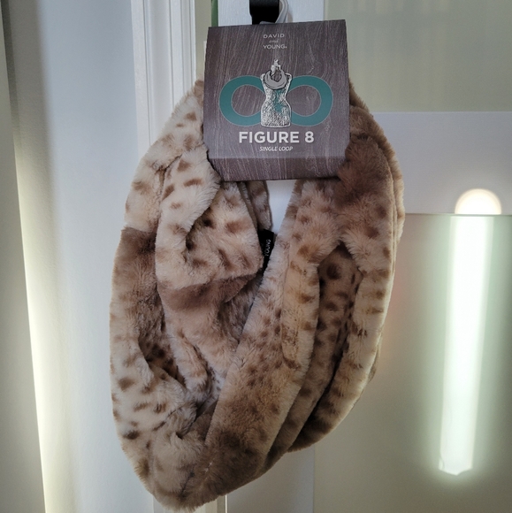 SINGLE LOOP SCARVE FAUX FUR - Picture 1 of 2